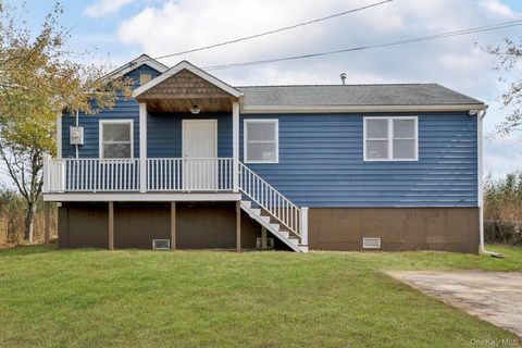 Photo of 17 Bellport Road, Mastic Beach, NY 11951 (MLS # 919591)