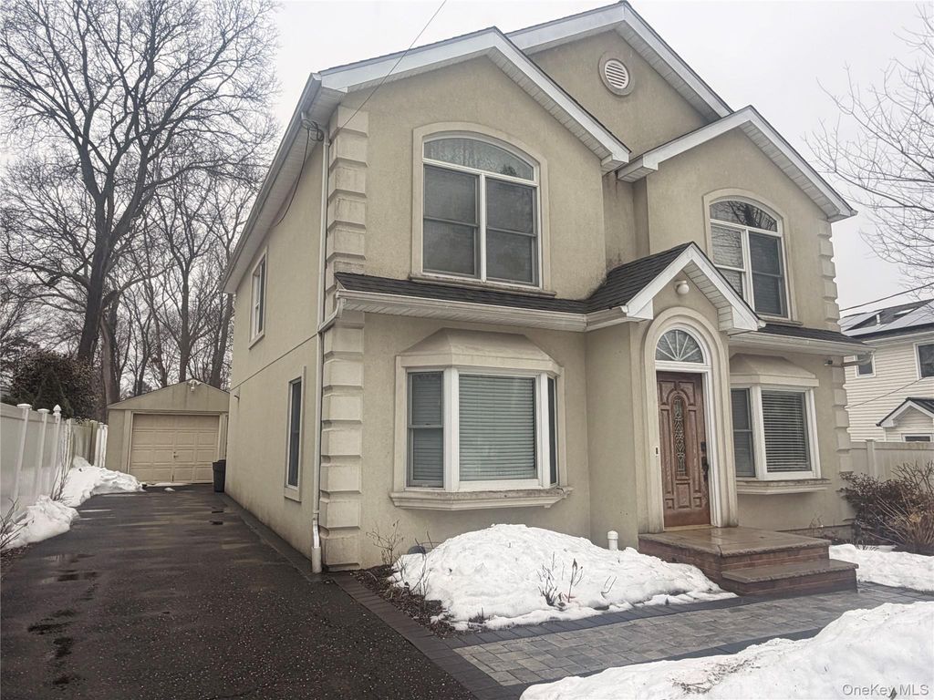 Photo of 18 E Lyons Street, Melville, NY 11747 (MLS # 968108)