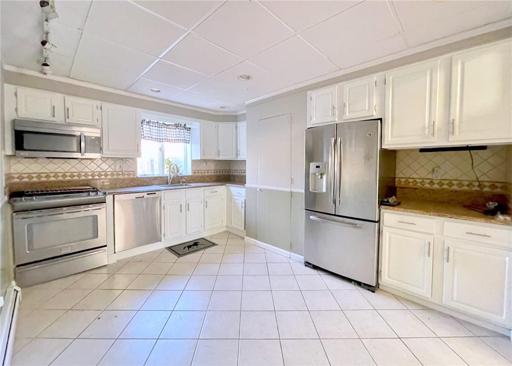 Rental Property at W Boston Post Road, Mamaroneck, New York - Bedrooms: 3 
Bathrooms: 2 
Rooms: 7  - $3,500 MO.