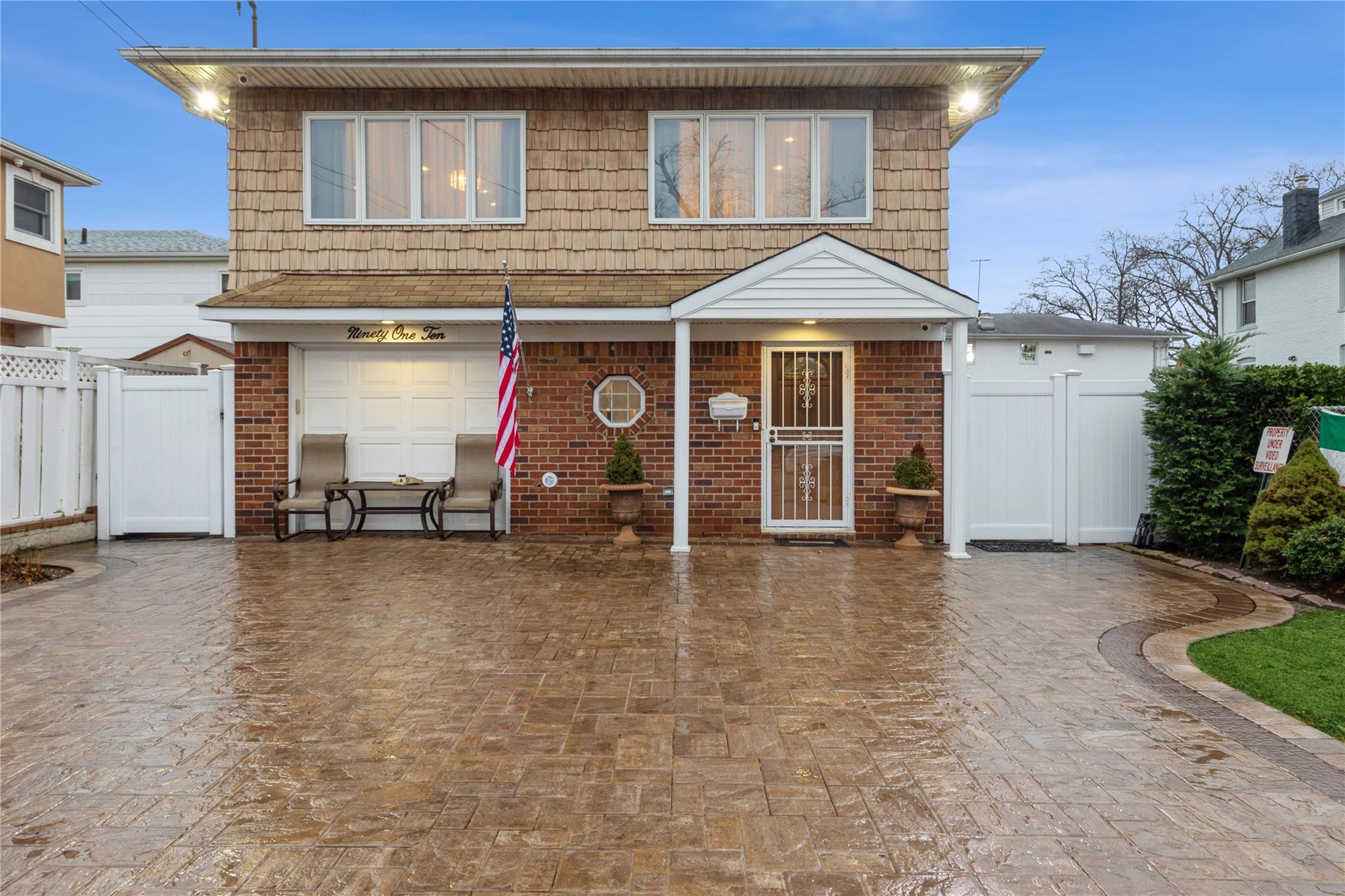 164th Ave, Howard Beach, Queens, NY - 5 Bedrooms  
3 Bathrooms  
9 Rooms - 