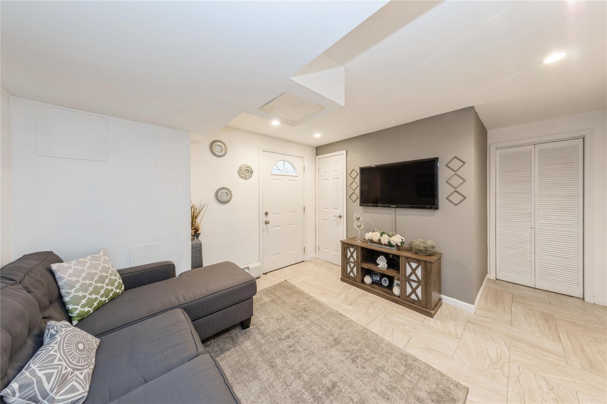 91-10 164th Ave, Howard Beach, New York image 14
