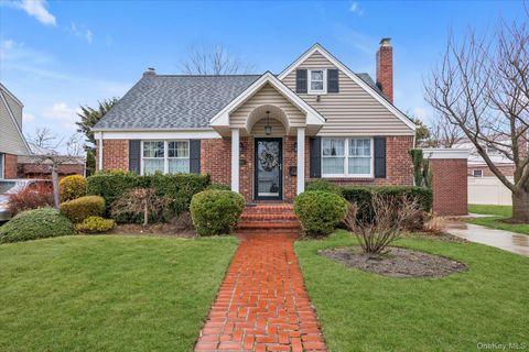 212 Wilton Street New Hyde Park NY 11040