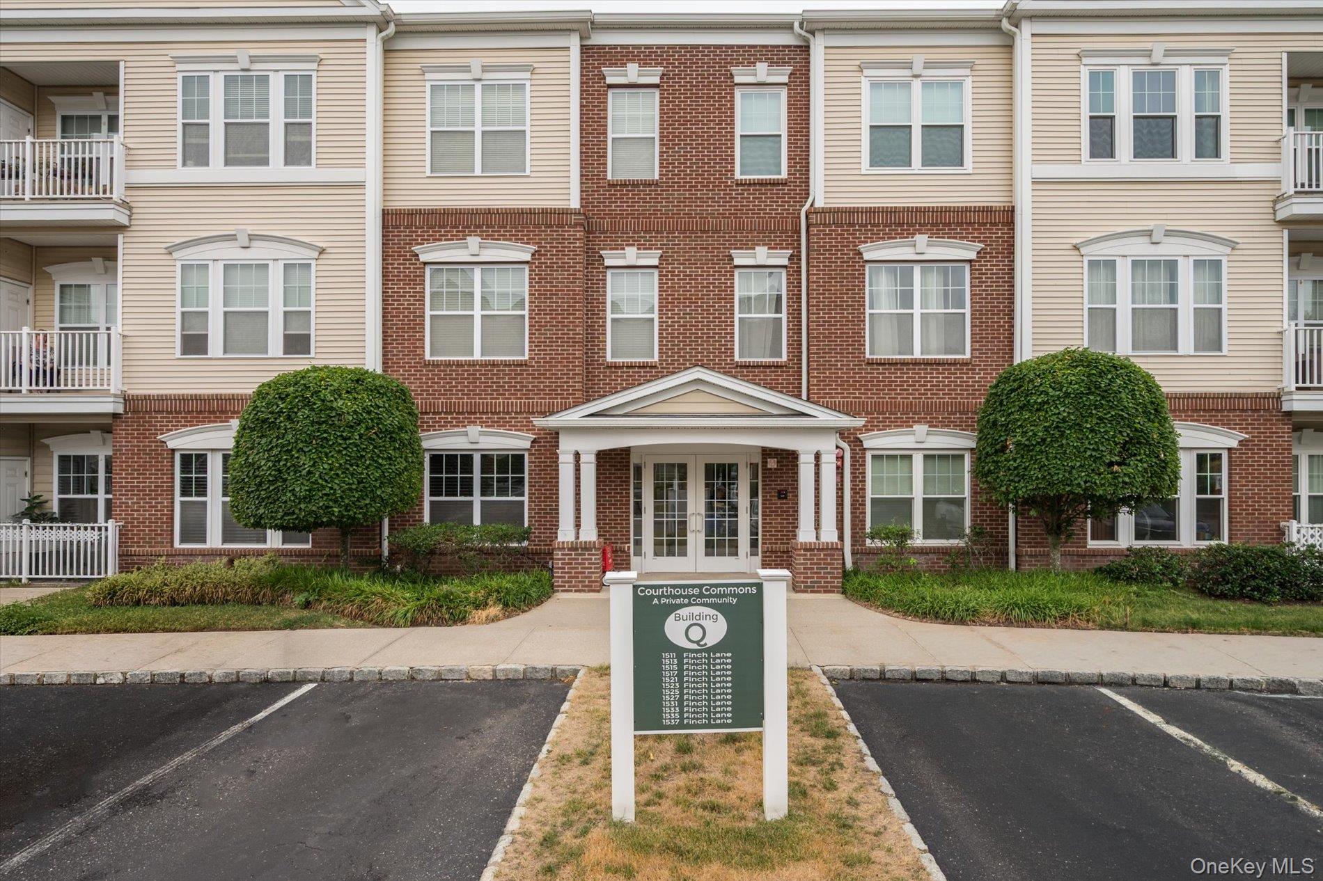 Photo 1 of 20 — 1525 Building Q Finch Lane 1525, Central Islip, NY 11722