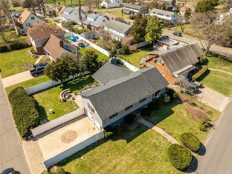 523 Cambridge Avenue Westbury NY 11590