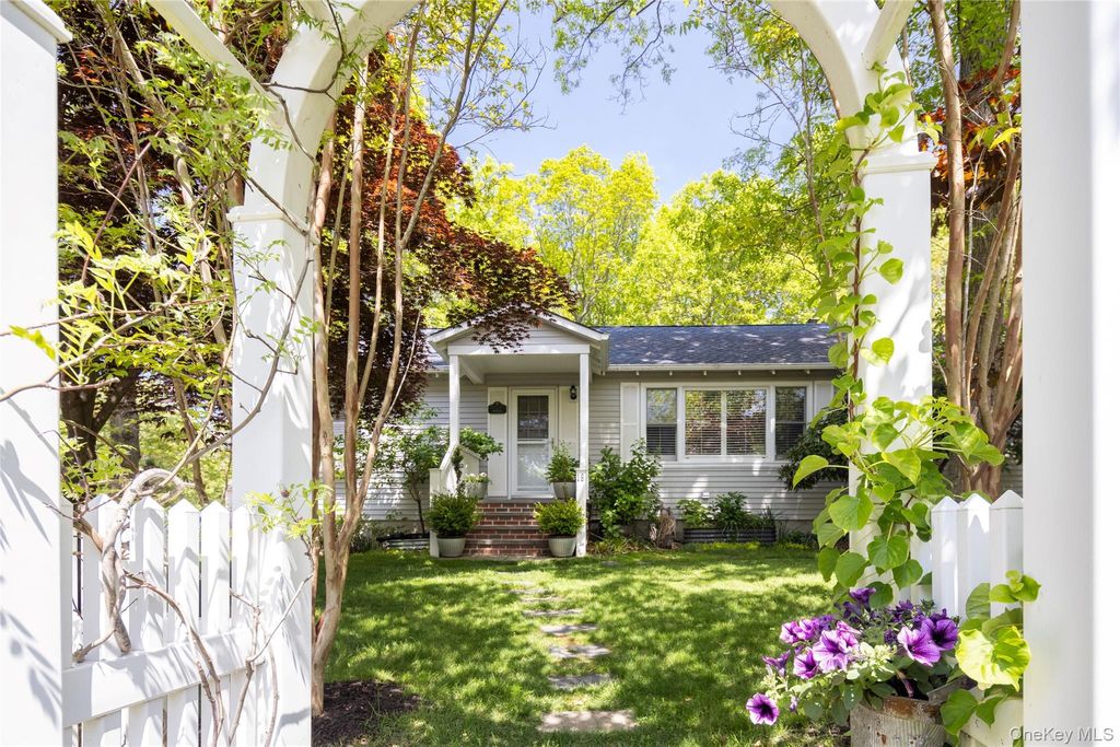 Photo of 16 Bowditch Road, Shelter Island, NY 11964 (MLS # 1013318)