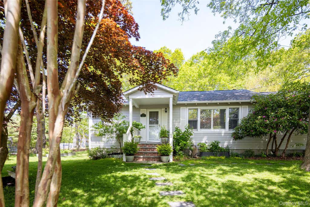 Photo of 16 Bowditch Road, Shelter Island, NY 11964 (MLS # 1013318)