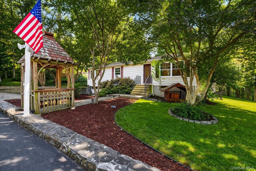 Photo of 114 Laurel Hill Road, Croton-on-Hudson, NY 10520 (MLS # 977867)