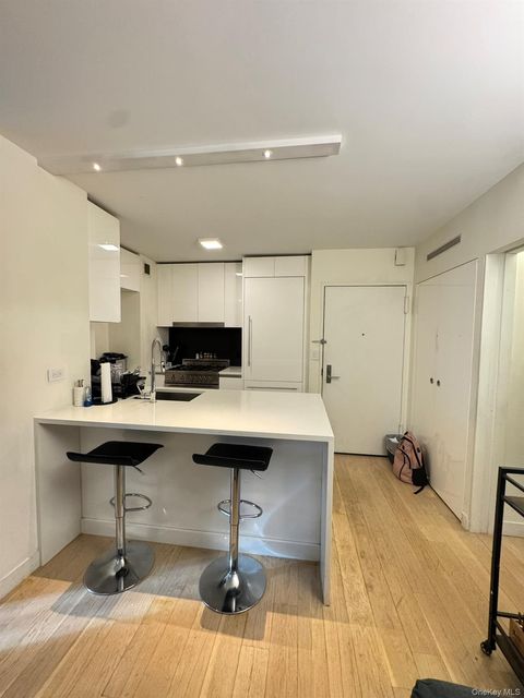 Photo of 301 W 53rd Street #9K, New York (Manhattan), NY 10019 (MLS # 931119)