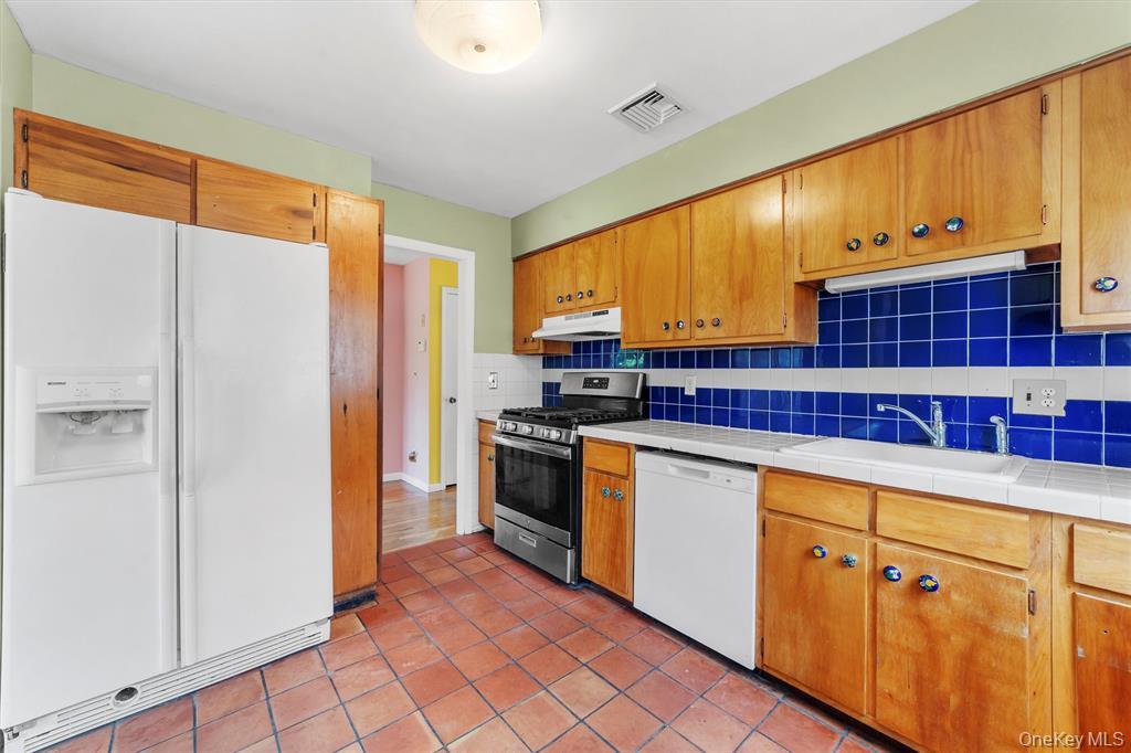 Croton-On-Hudson, New York 10520, United States, 4 Bedrooms Bedrooms, ,2 BathroomsBathrooms,Residential,Active,193487