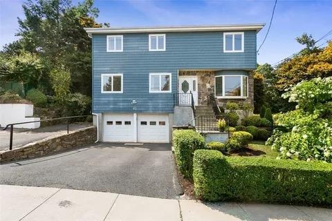 Maple Avenue 2, Rye, New York - 3 Bedrooms  
1 Bathrooms  
6 Rooms - 