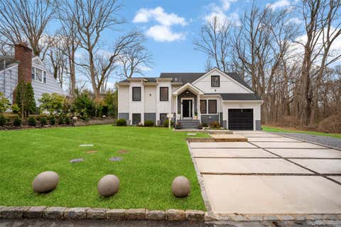 Homes For Sale - 2 Hewlett Place<br/> Great Neck, NY 11024