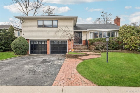 Homes For Sale - 15 Baylis Place<br/> Lynbrook, NY 11563