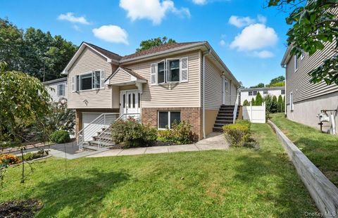 Photo of 12 Crestview Drive, White Plains, NY 10604 (MLS # 957424)