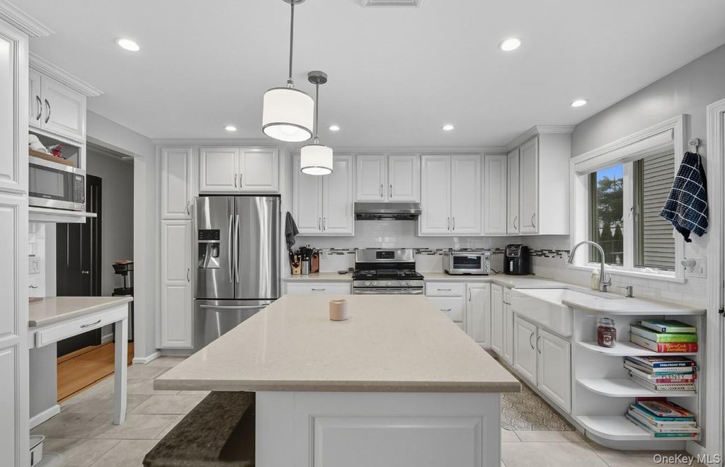 Photo of 12 Crestview Drive, White Plains, NY 10604 (MLS # 957424)