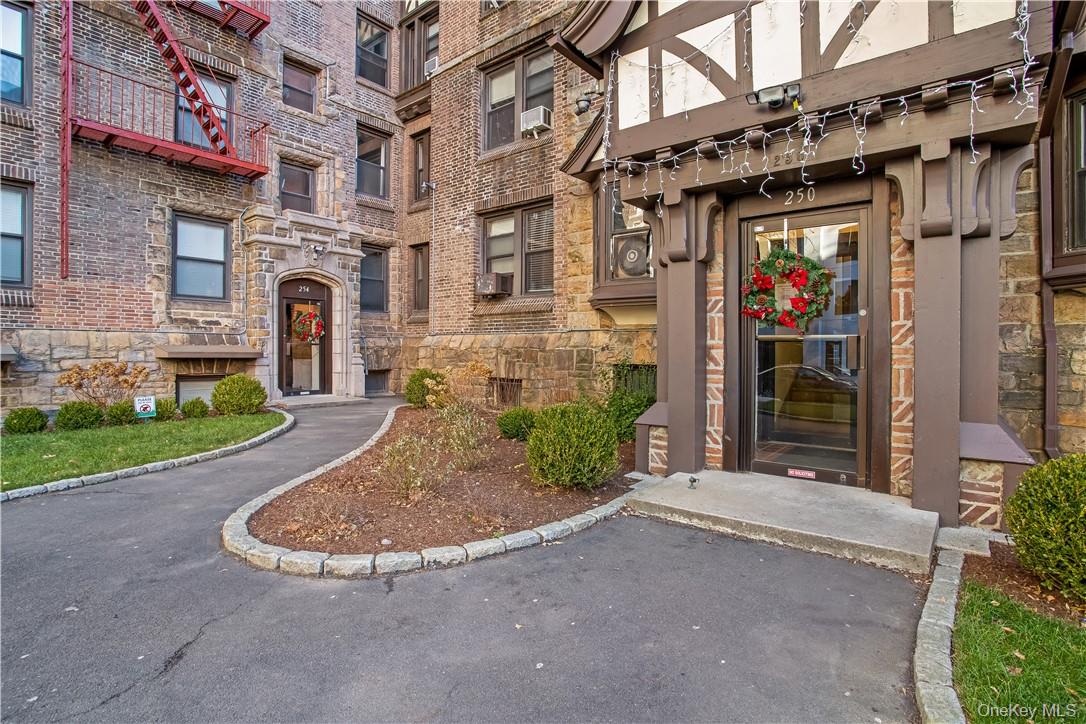 254 Martine Avenue 2D