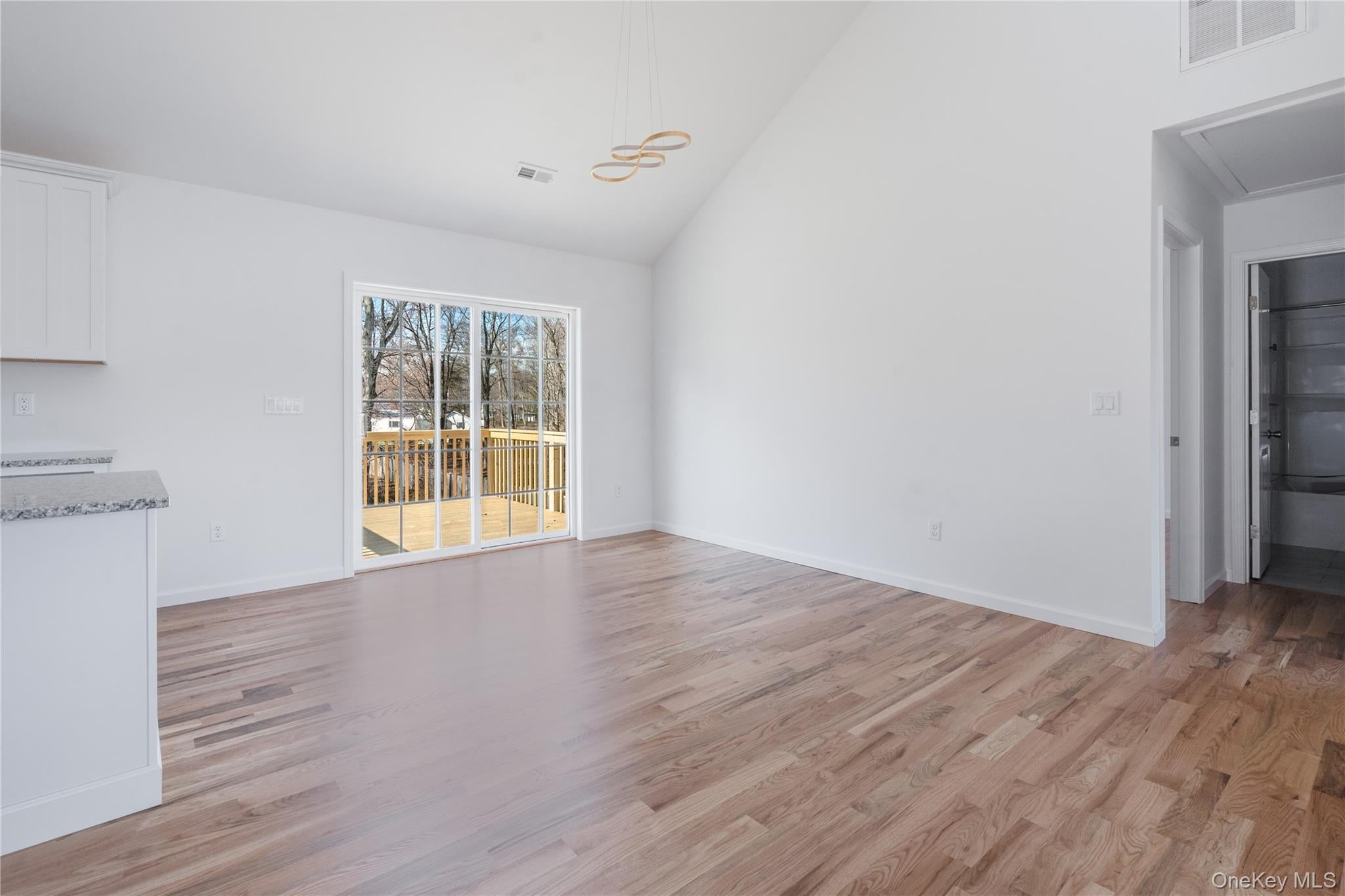 157 S Quaker Lane