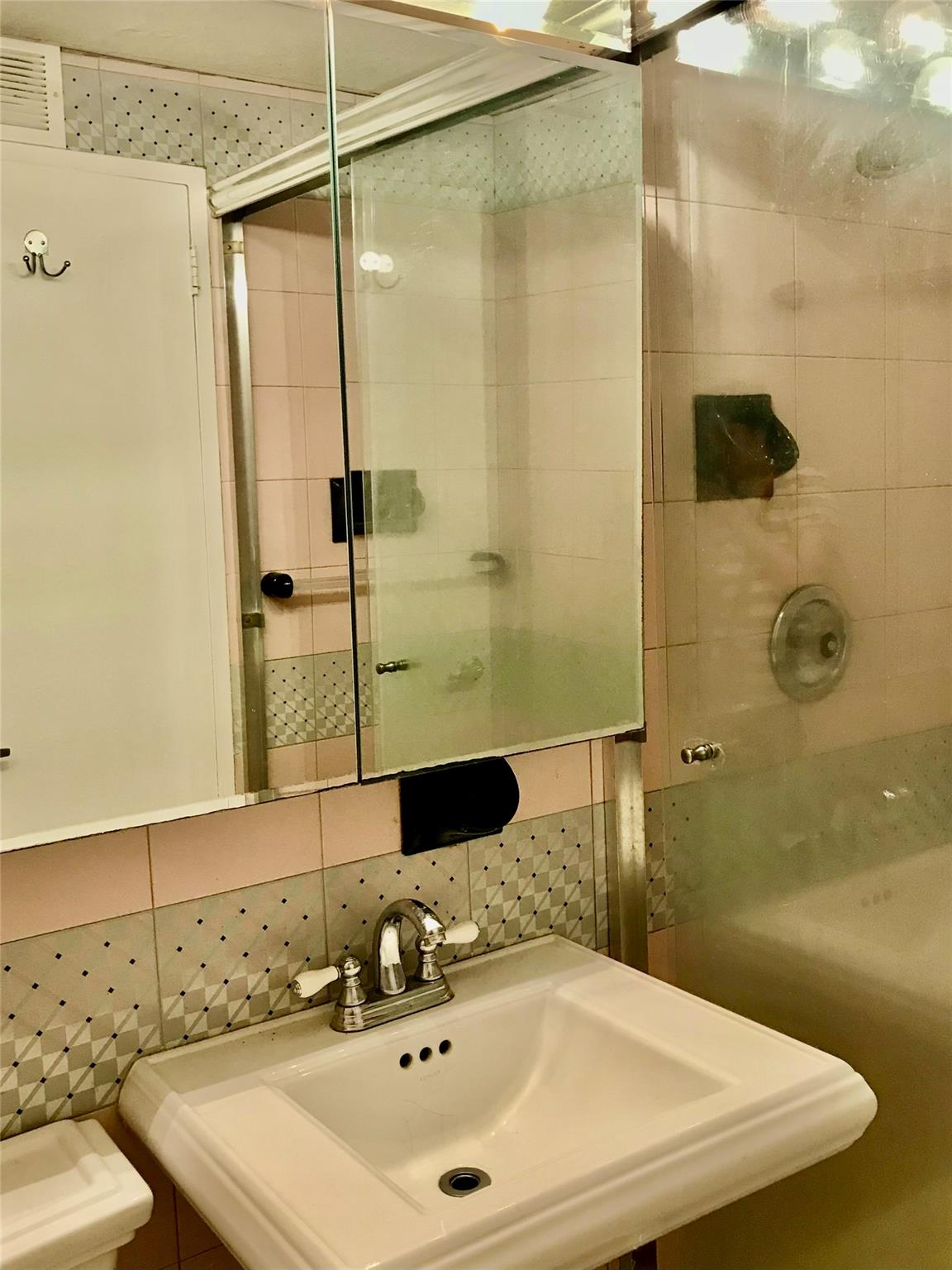 150-38 Union Turnpike #4D, Flushing, New York image 10