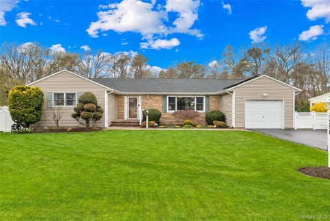 Homes For Sale - 1390 Thompson Drive<br/> Bay Shore, NY 11706