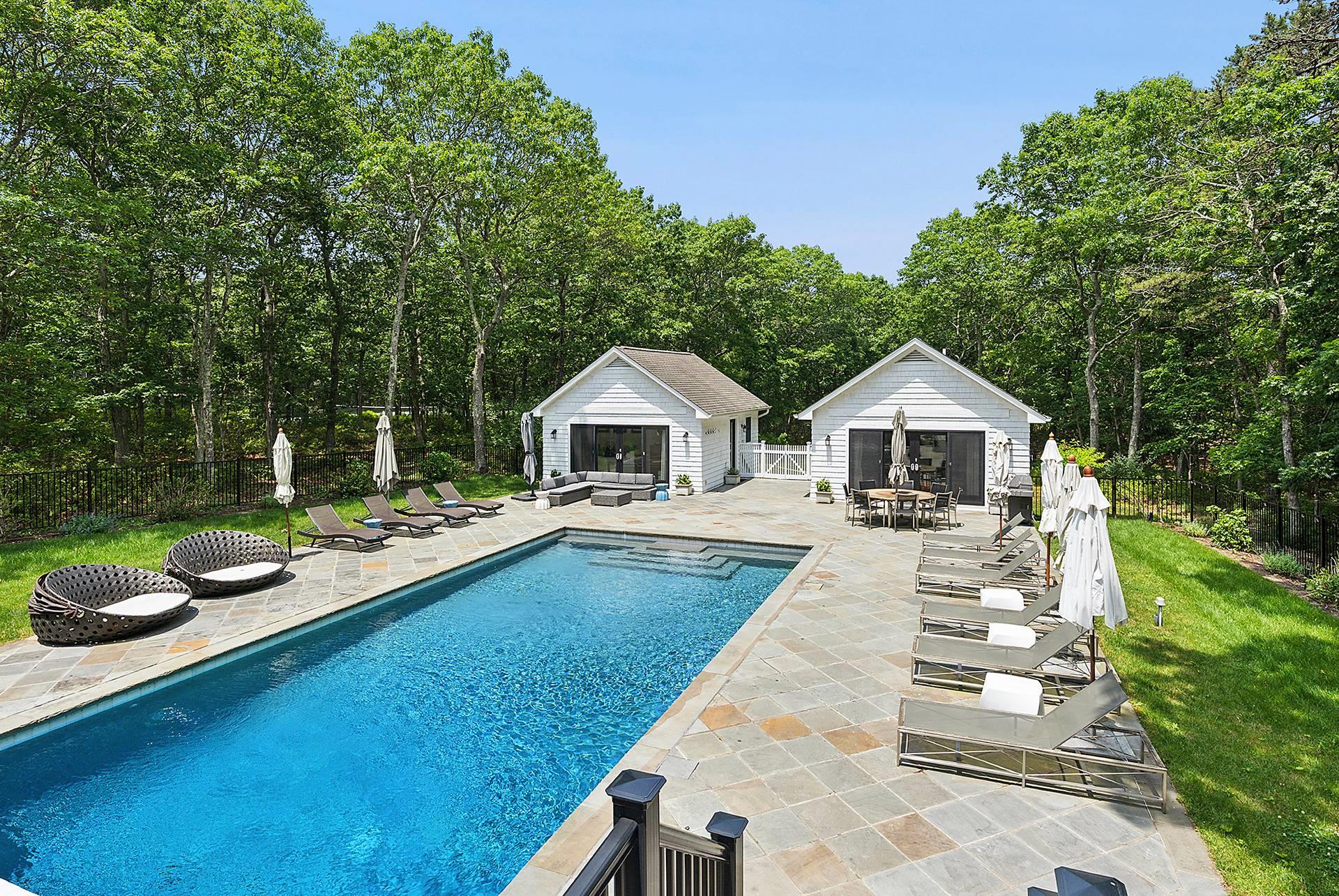 421 Edge Of Woods Road