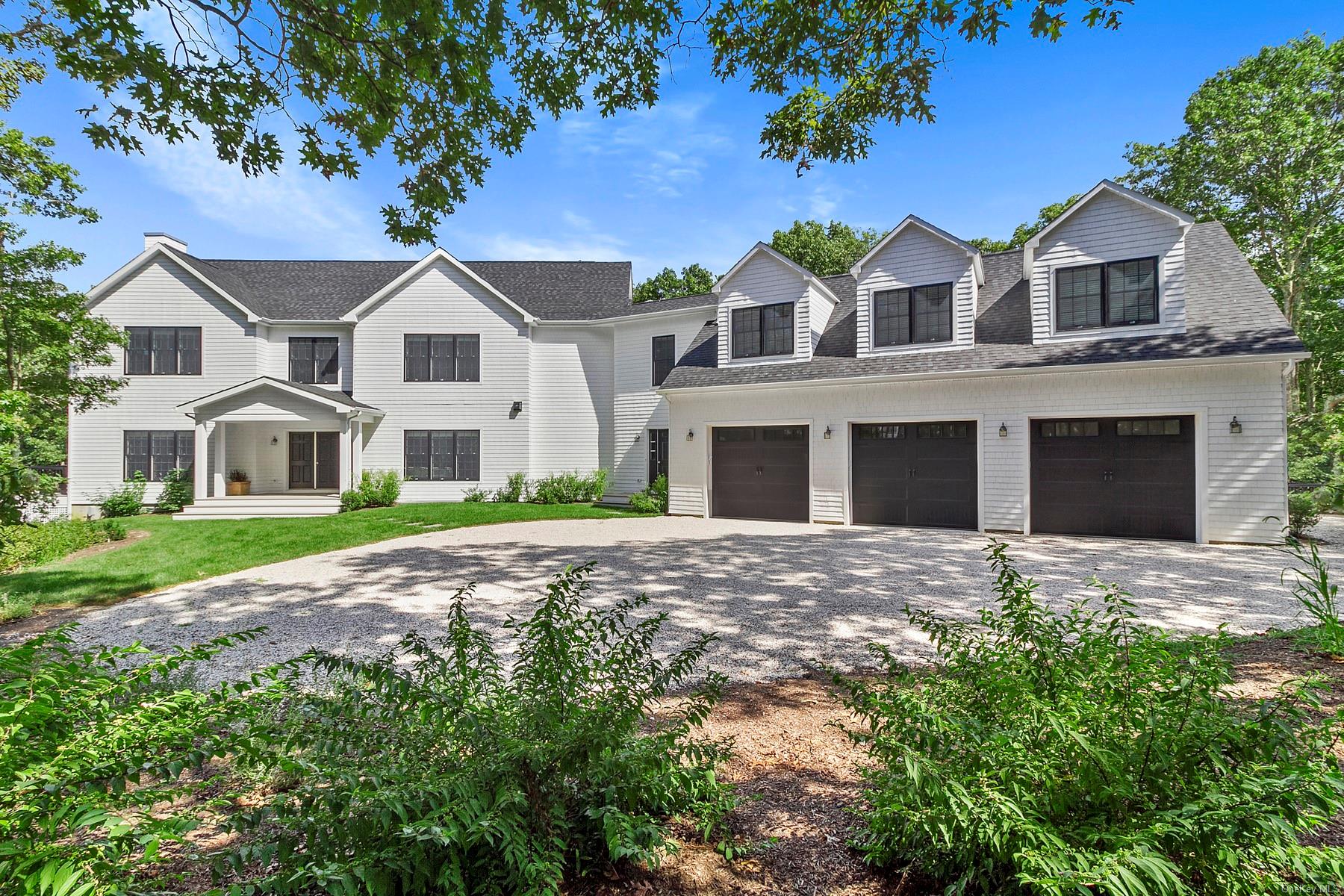 421 Edge Of Woods Road