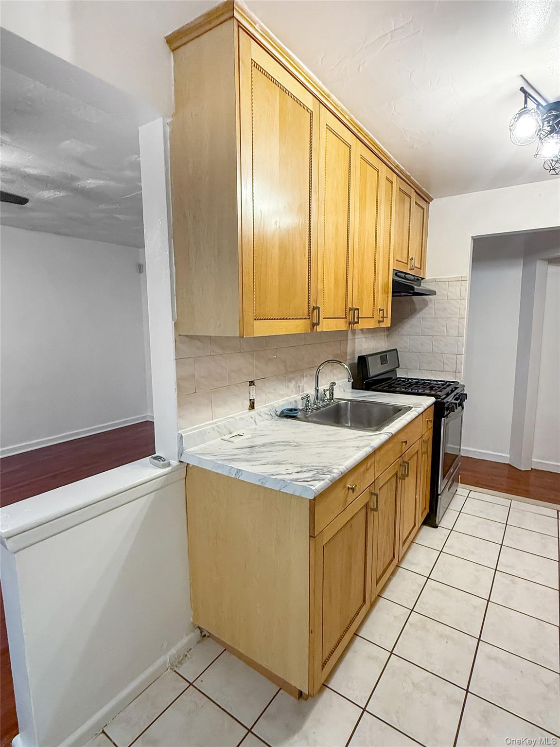 1043 E 57th Street