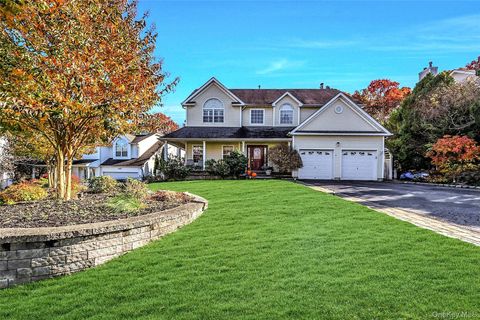 Photo of 6 Laurel Crescent, Manorville, NY 11949 (MLS # 934335)