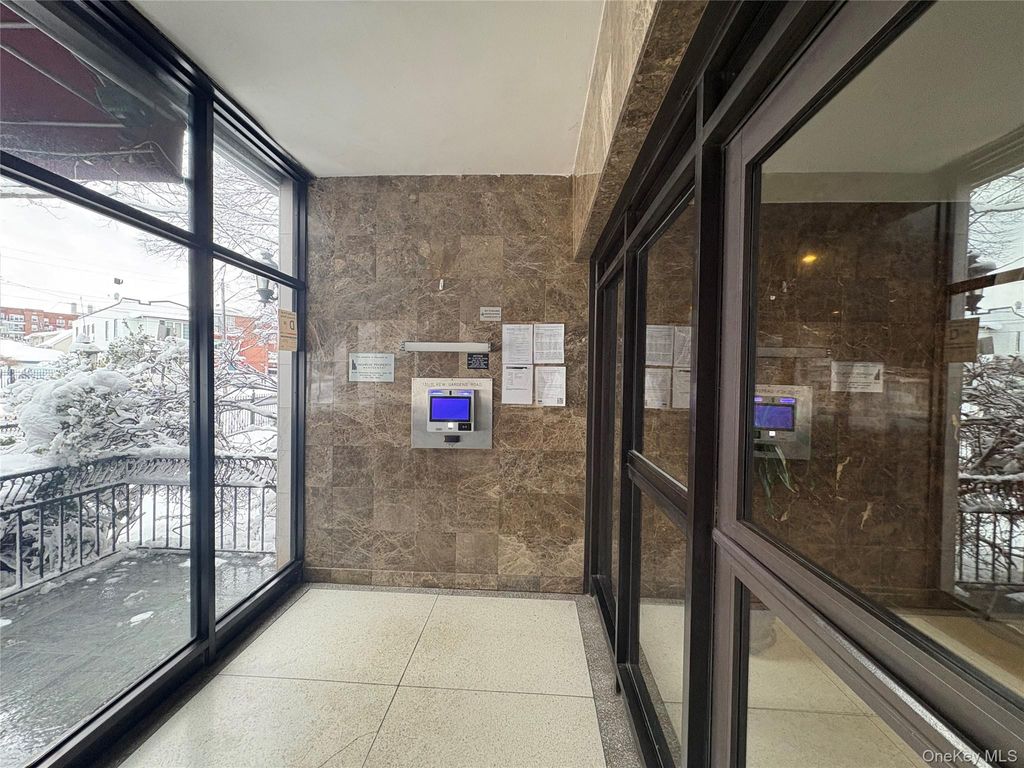 Photo of 131-11 Kew Gardens Road #4B, Richmond Hill, NY 11418 (MLS # 965523)