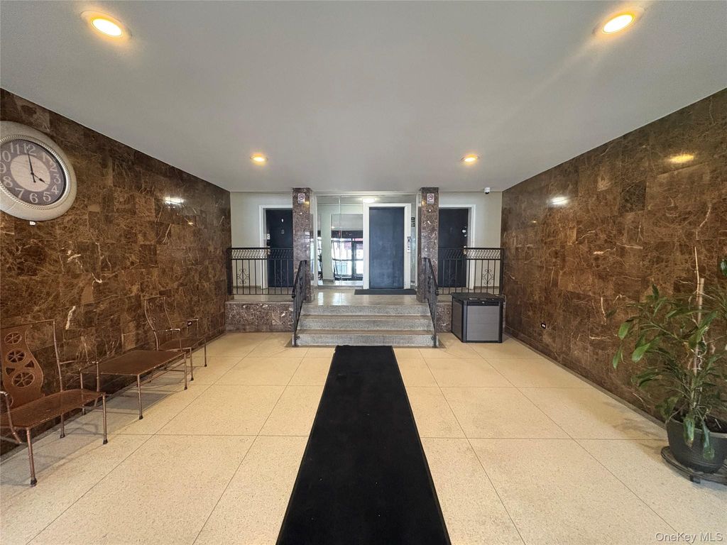 Photo of 131-11 Kew Gardens Road #4B, Richmond Hill, NY 11418 (MLS # 965523)