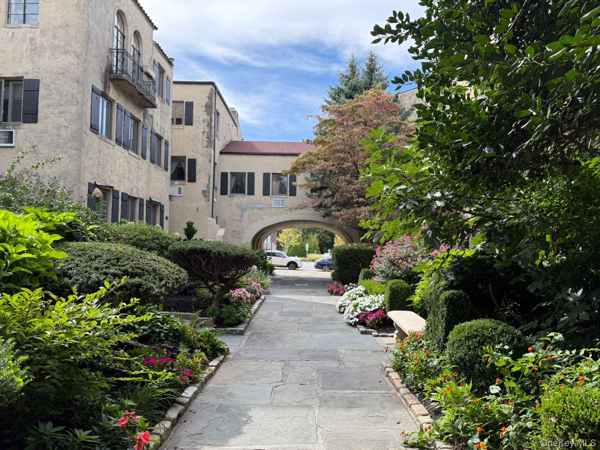 215 Middle Neck Road D3