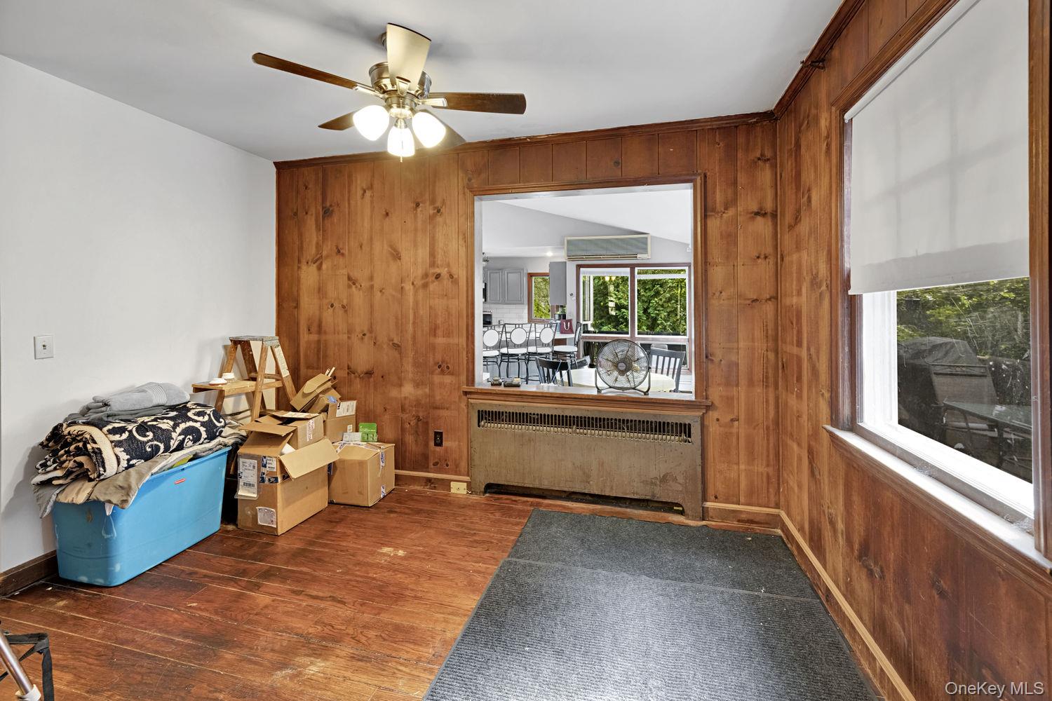 4 W Livingston Street