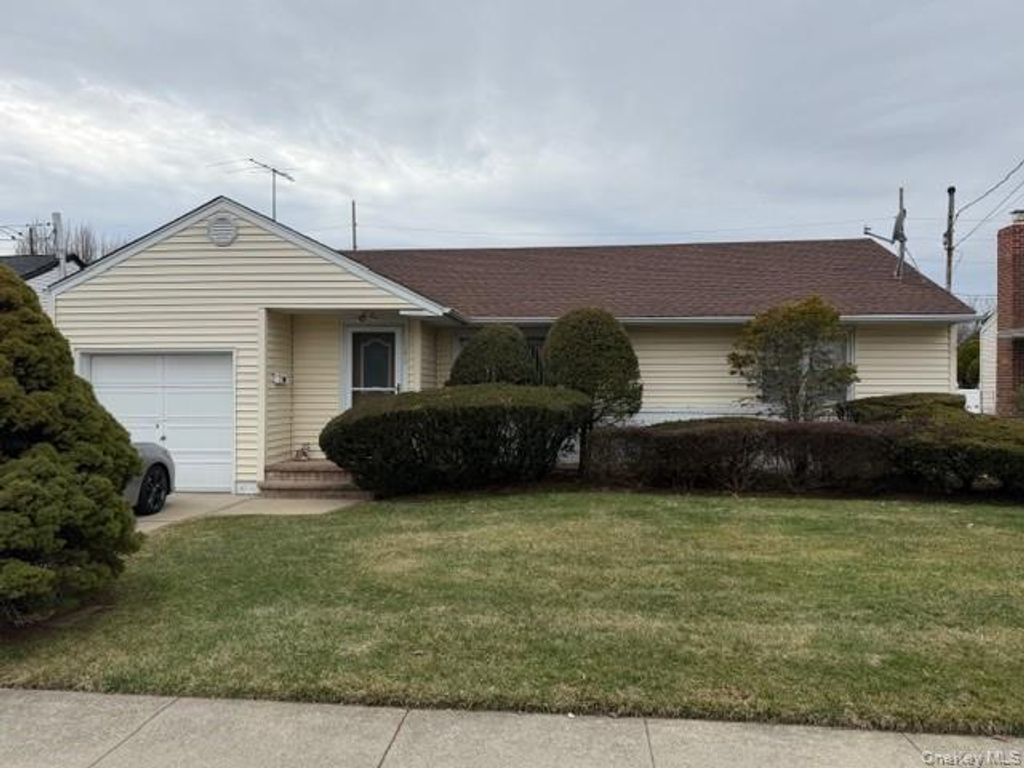 Photo of 121 Farnum Boulevard, Franklin Square, NY 11010 (MLS # 971486)