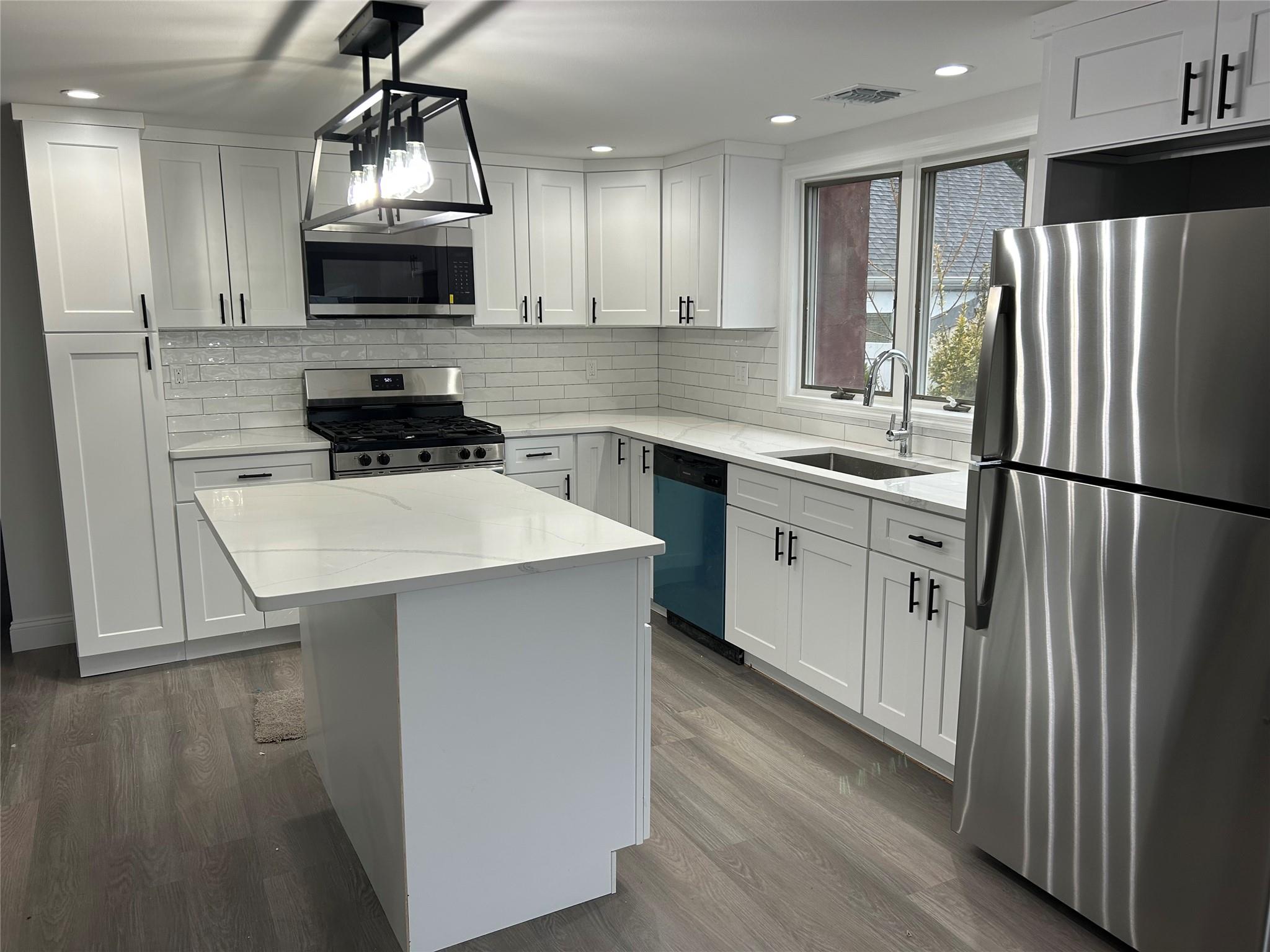 22 10th Street, Ronkonkoma, New York image 5