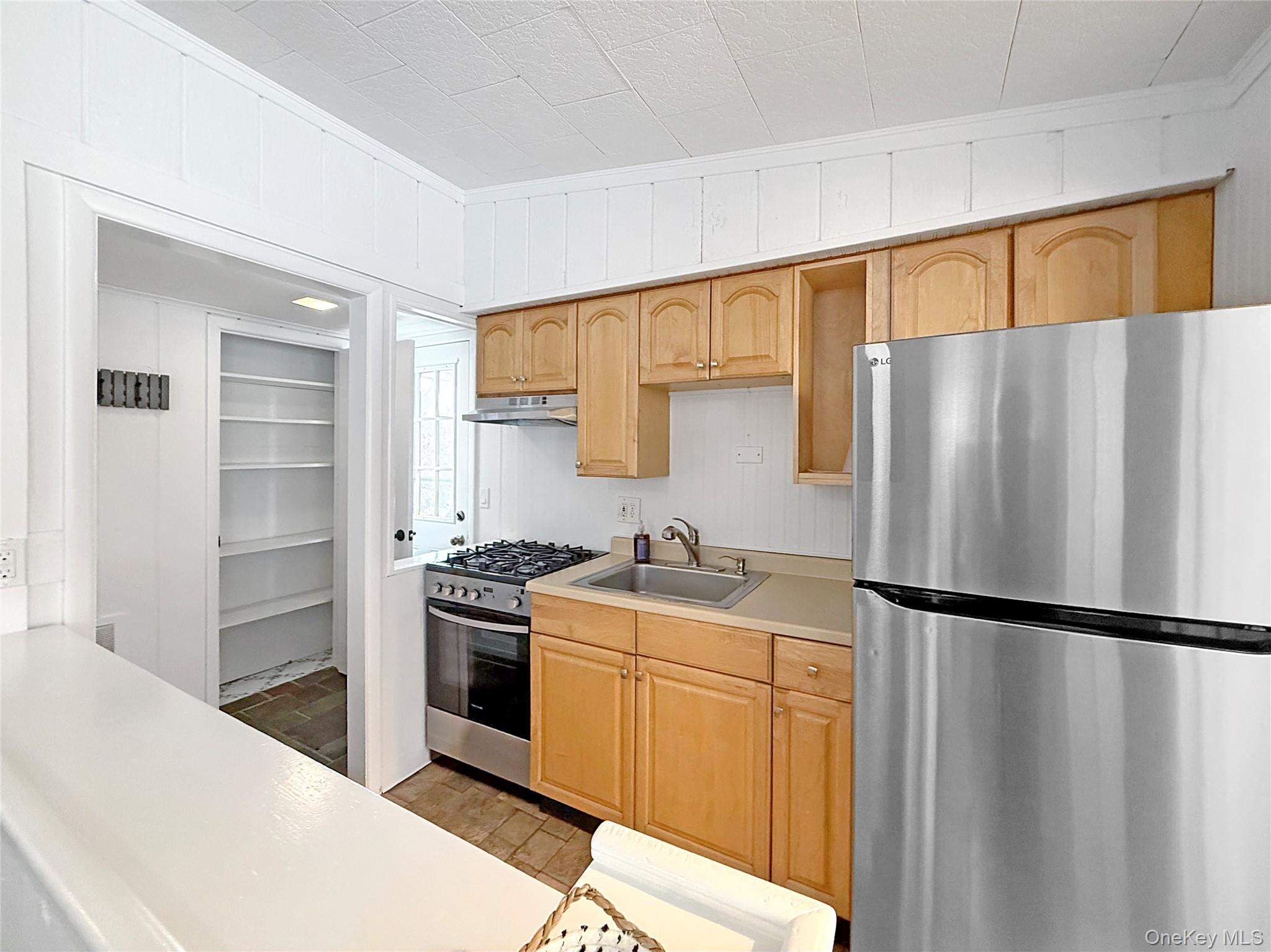 839 Pond View Road
