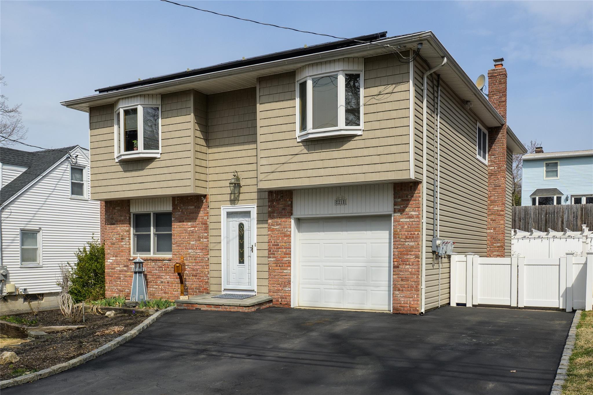21 Godfrey Avenue, Bayville, New York image 2