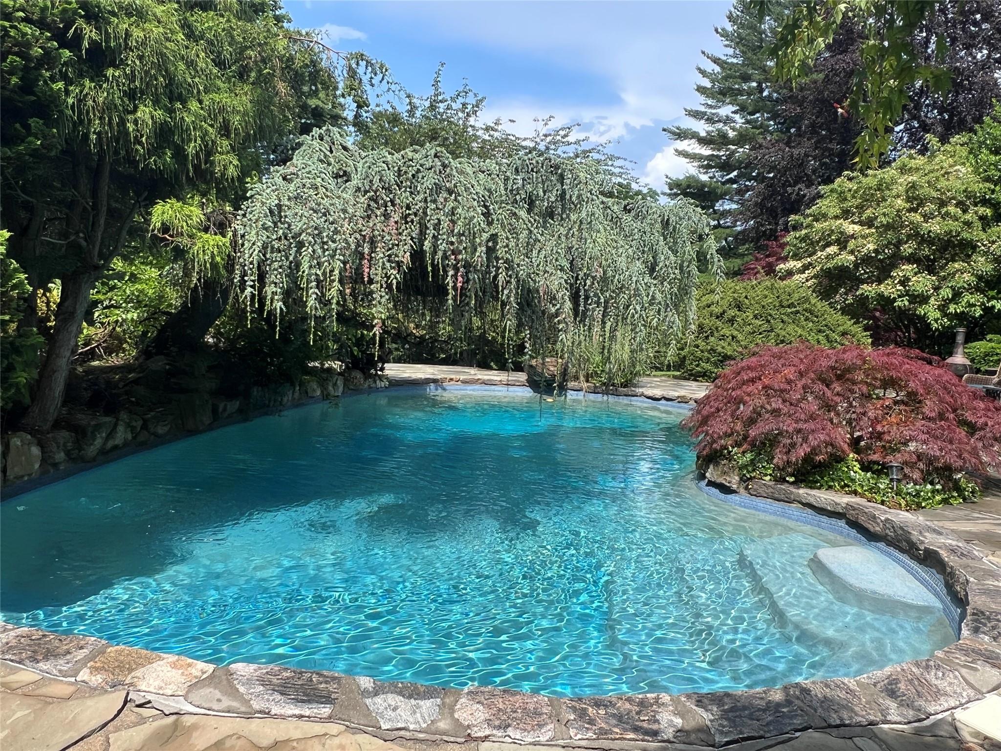200 Middle Neck Road
