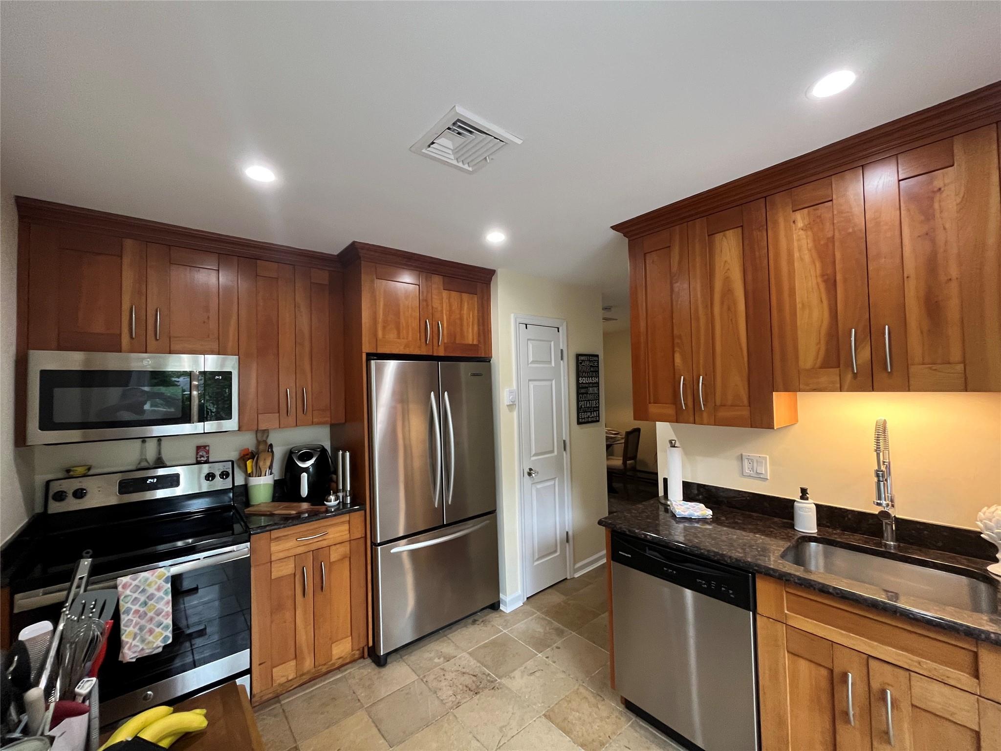 140A Laurance Lane, Ridge, New York image 8