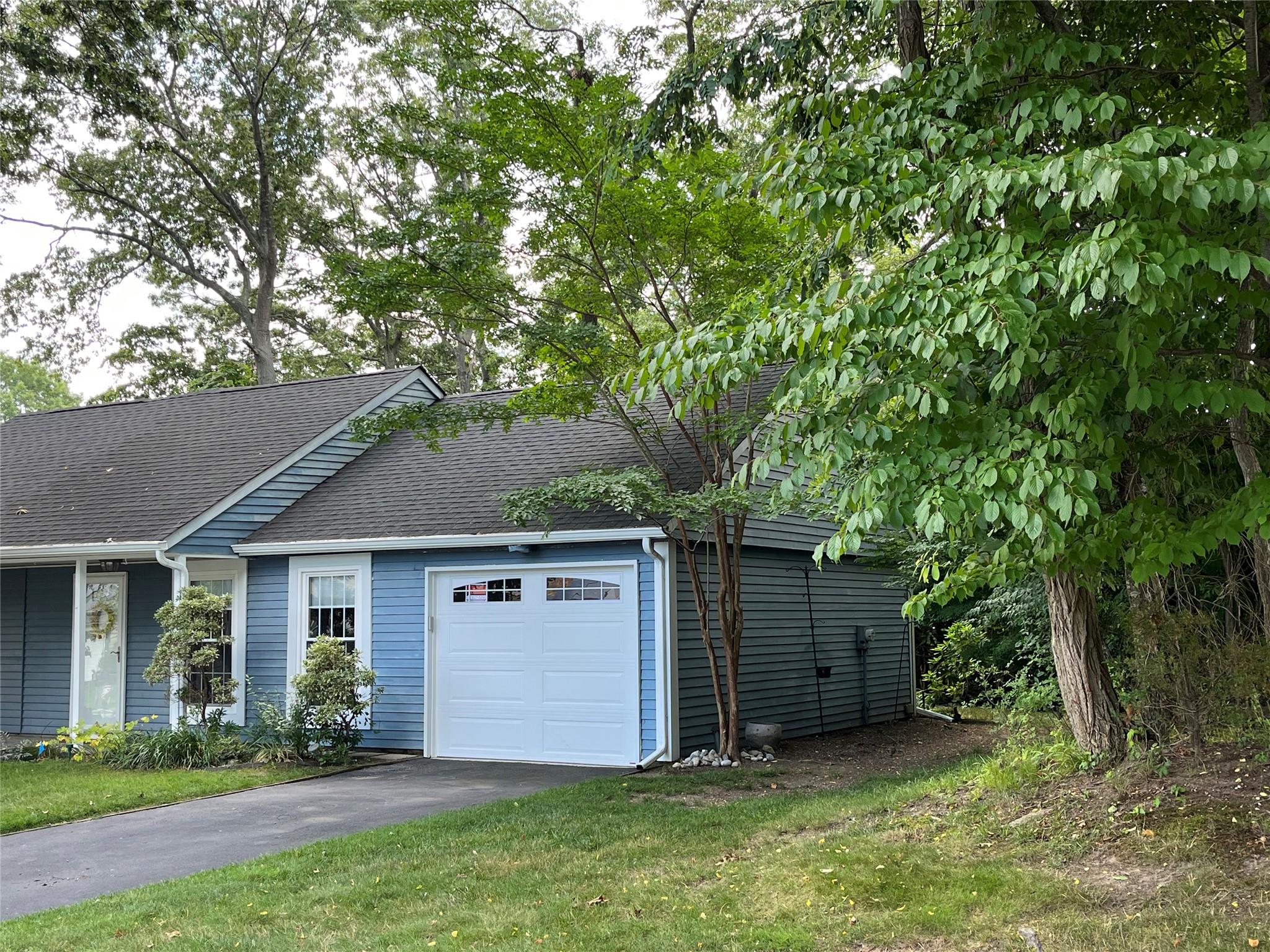 140A Laurance Lane, Ridge, New York image 2