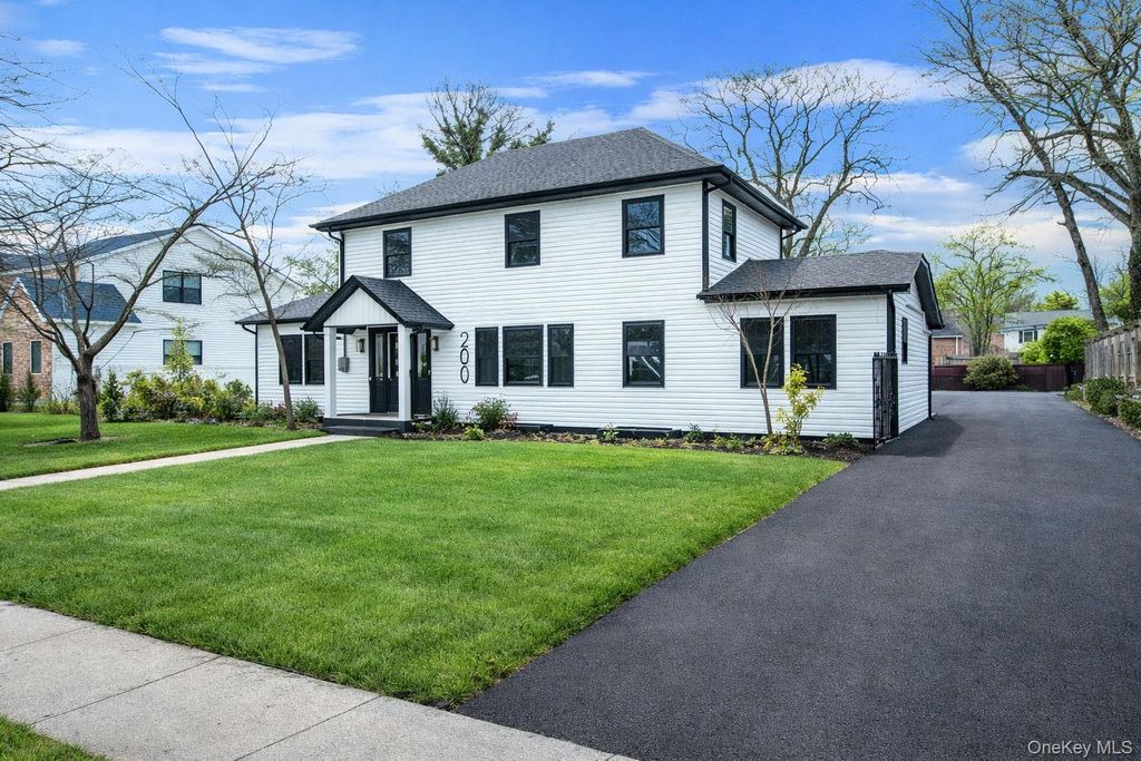 Photo of 200 Evans Avenue, Freeport, NY 11520 (MLS # 965522)