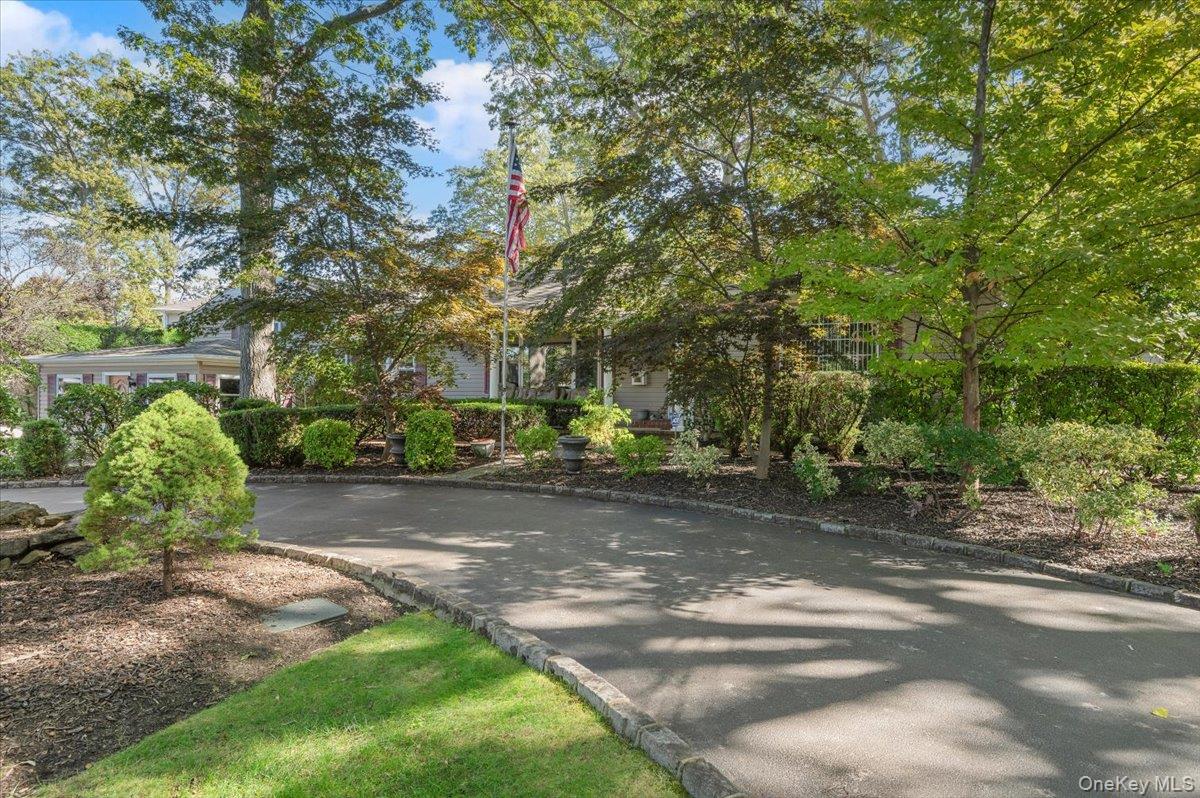 1109 Round Swamp Road