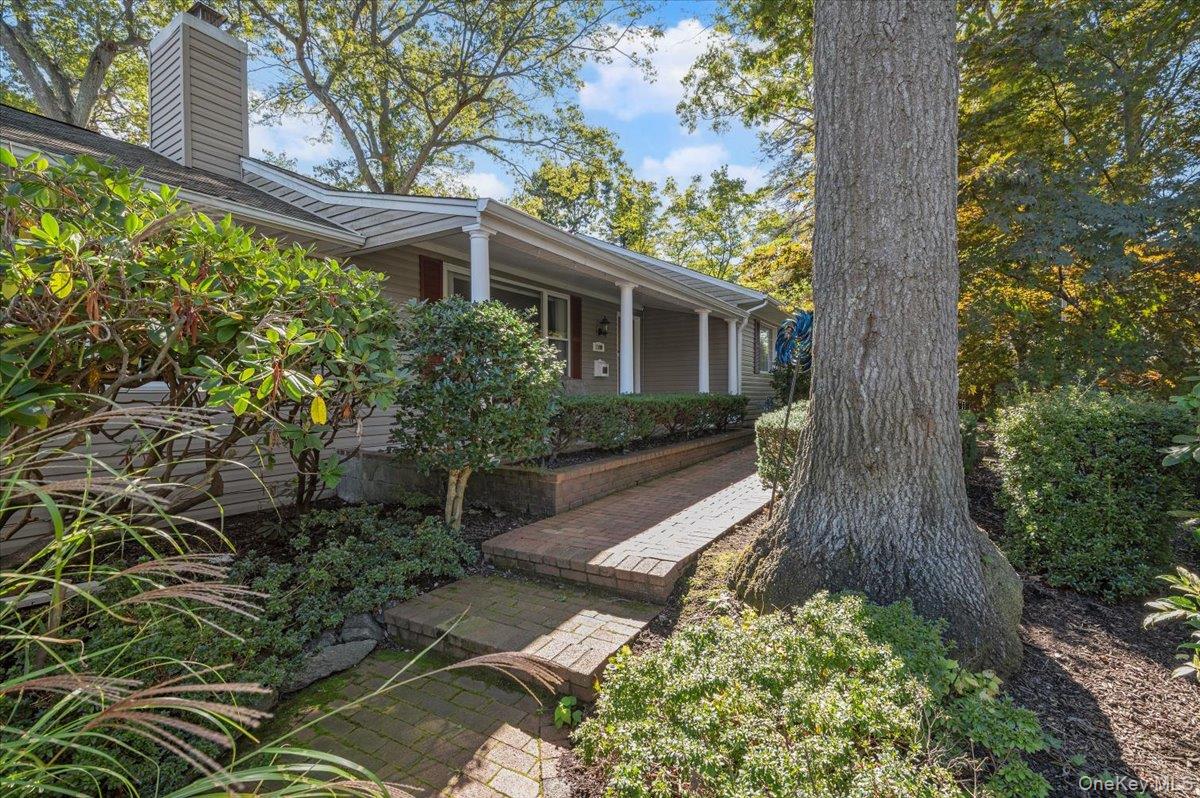 1109 Round Swamp Road