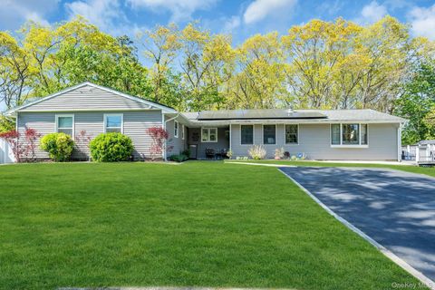 Homes For Sale - 31 Peak Street<br/> Suffolk County, Ronkonkoma, NY 11779