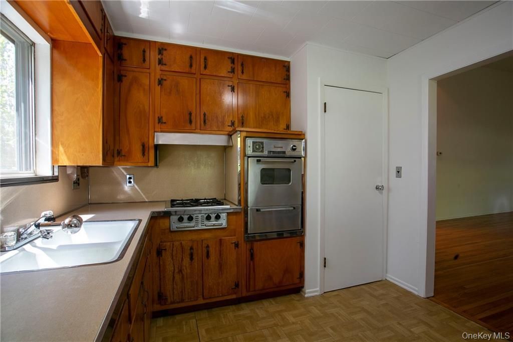 Photo of 72 Park ave Terrace, Yonkers, NY 10703 (MLS # 954697)