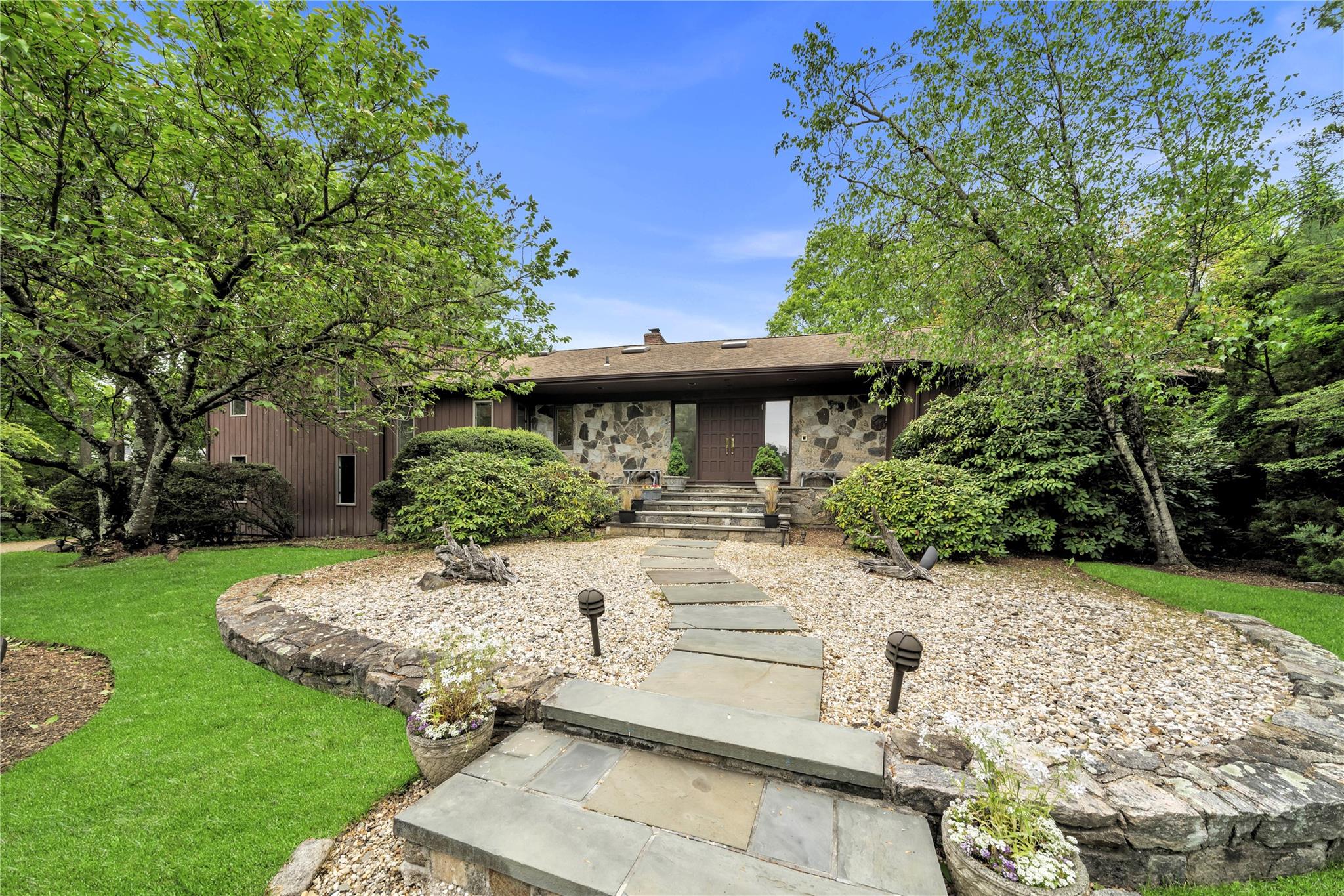 4 Bobby Close, Mamaroneck, New York image 2