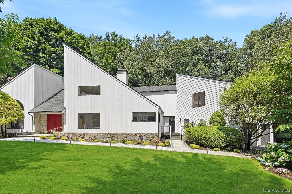 Photo of 6 Harrows Lane, Purchase, NY 10577 (MLS # 1034176)