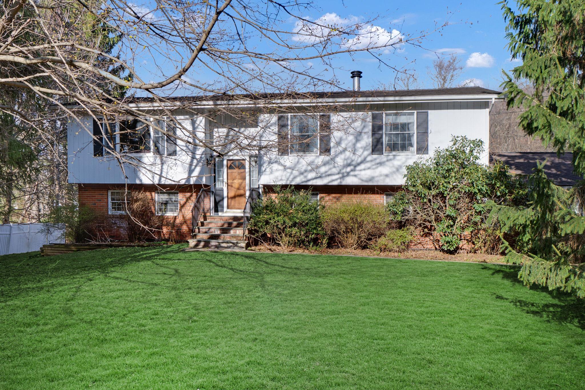 14 Ashley Lane, Cold Spring, New York image 2