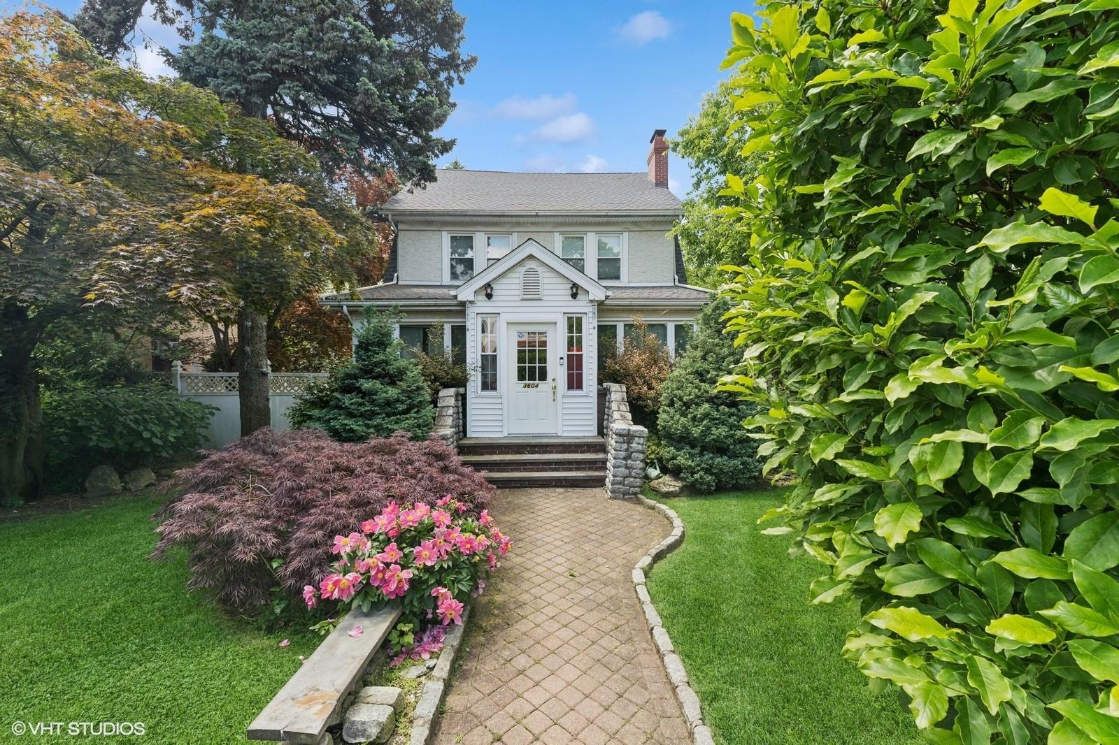 Property for Sale at 210th Street, Bayside, Queens, NY - Bedrooms: 5 
Bathrooms: 4 
Rooms: 8  - $1,590,000