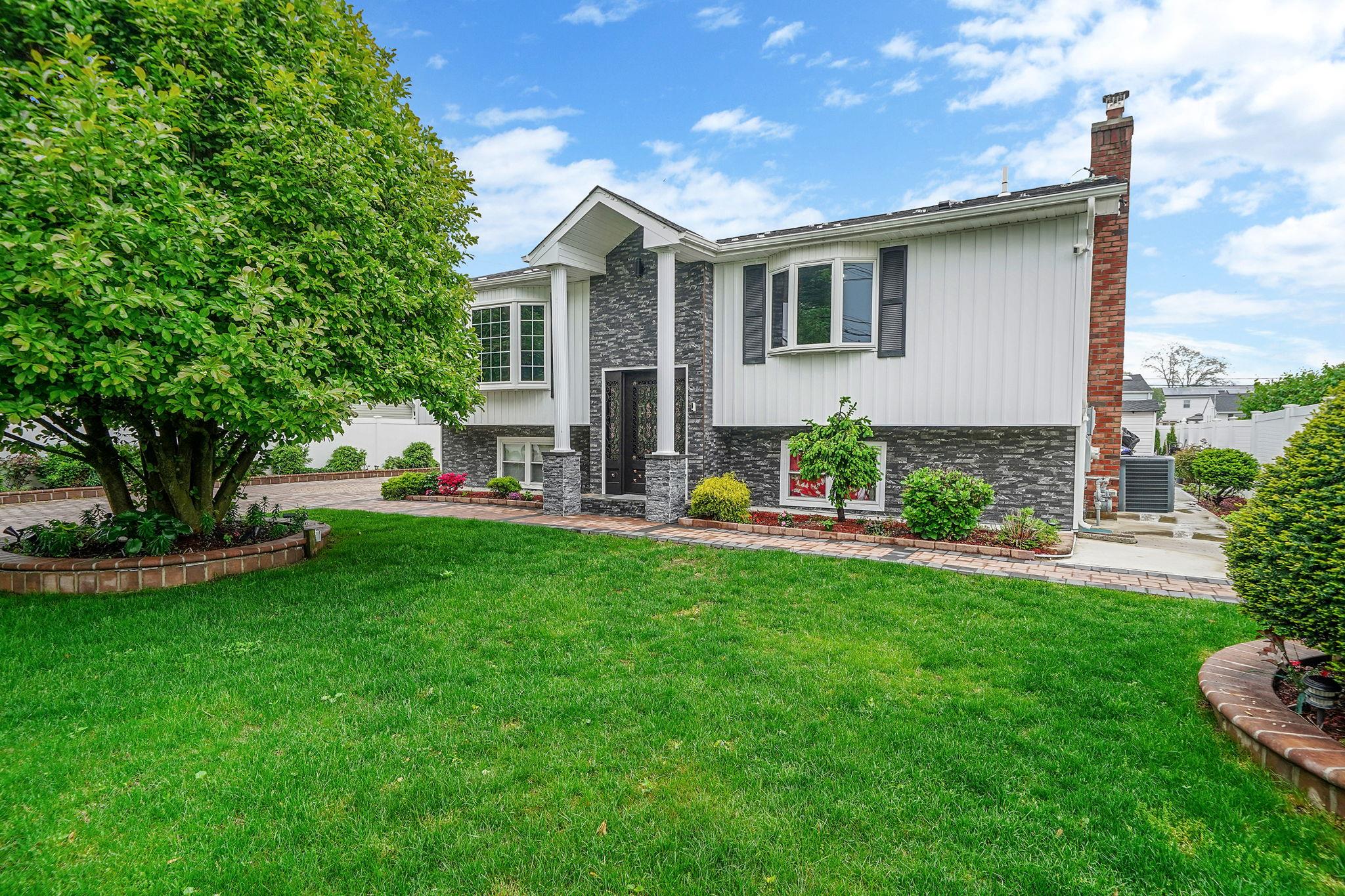 248 44th Street, Lindenhurst, New York image 1