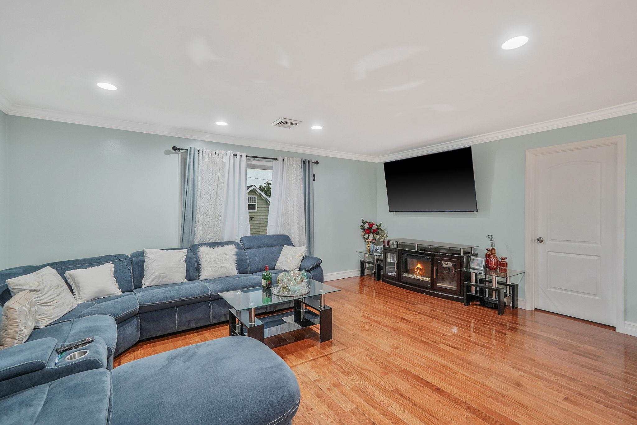 248 44th Street, Lindenhurst, New York image 12