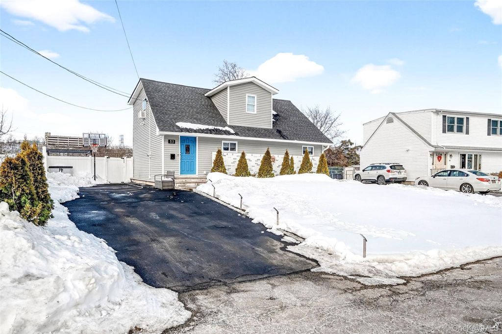 Photo of 53 Hazelton Road, Yonkers, NY 10710 (MLS # 960265)