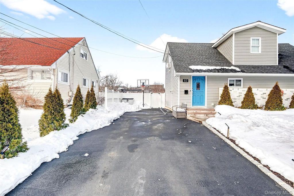 Photo of 53 Hazelton Road, Yonkers, NY 10710 (MLS # 960265)